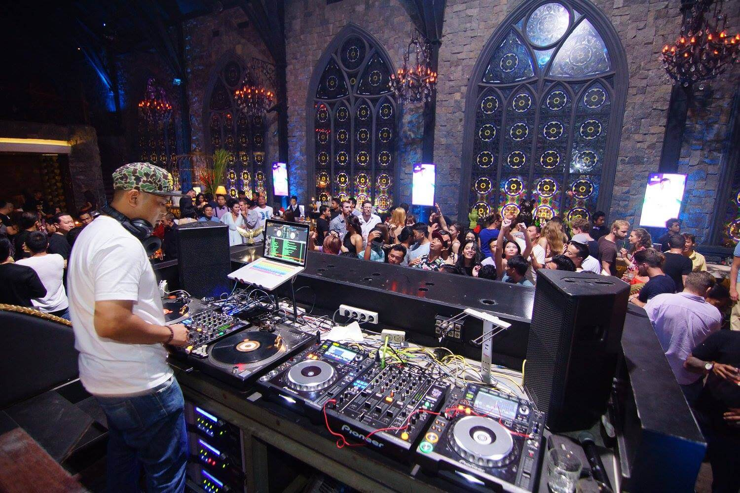 Mirror Lounge and Club: Best Nightclub in Bali