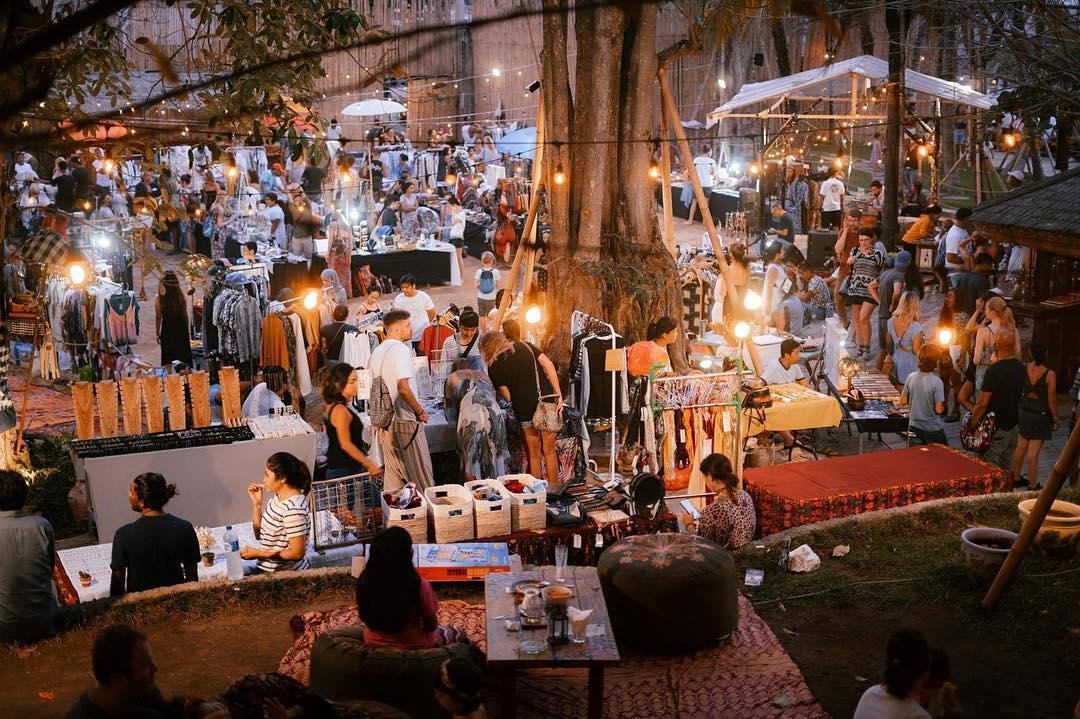 La Laguna Gypsy Market. 